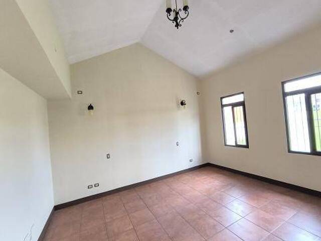 #157 - Casa para Venta en Escuintla - Escuintla - 2